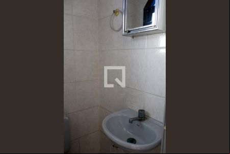 Lavabo de casa para alugar com 3 quartos, 240m² em Padroeira, Osasco