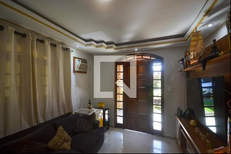 Sala de casa para alugar com 4 quartos, 150m² em Engenho Pequeno, Nova Iguaçu
