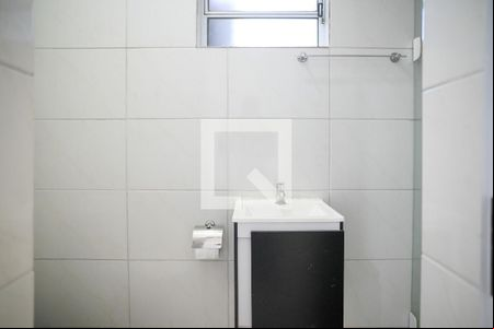 Banheiro de casa para alugar com 1 quarto, 30m² em Jardim Maria Estela, São Paulo