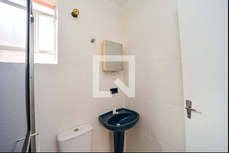 Banheiro de kitnet/studio à venda com 1 quarto, 26m² em São João, Porto Alegre