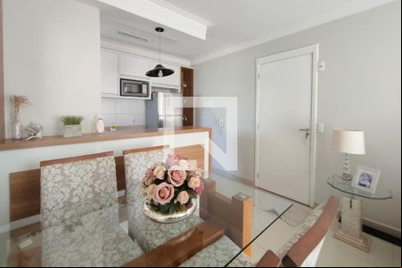 Sala de apartamento à venda com 2 quartos, 77m² em Parque Industrial, Campinas
