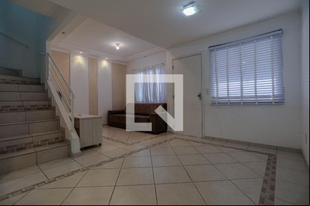 Sala de Estar de casa de condomínio para alugar com 2 quartos, 85m² em Vila Oliveira, Mogi das Cruzes