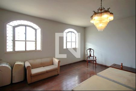 Sala de casa para alugar com 5 quartos, 418m² em Santa Tereza, Belo Horizonte