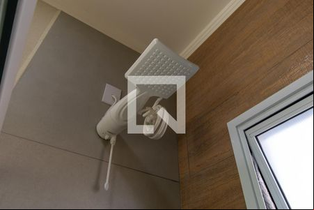 Banheiro de kitnet/studio para alugar com 1 quarto, 28m² em Vila Santo Antônio, Cotia