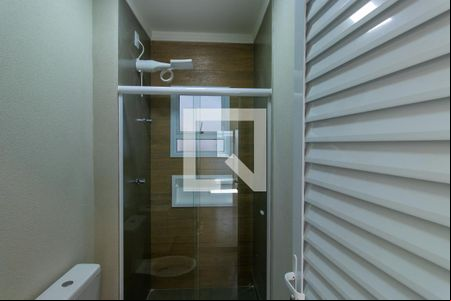 Banheiro de kitnet/studio para alugar com 1 quarto, 24m² em Vila Santo Antônio, Cotia