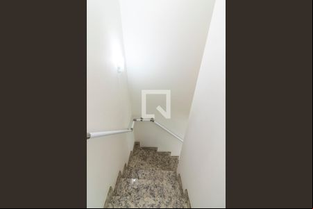 Escada de casa de condomínio à venda com 2 quartos, 80m² em Vila Vitorio Mazzei, São Paulo
