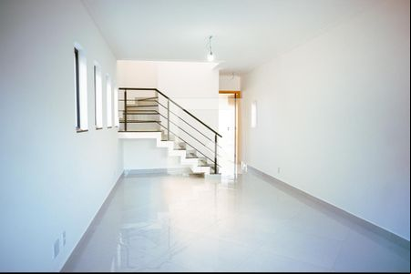 Sala de casa para alugar com 3 quartos, 129m² em Chácara Canta Galo, Cotia