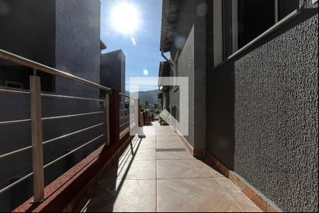 Varanda/Sala de casa de condomínio para alugar com 2 quartos, 48m² em Vila Sao Paulo, Mogi das Cruzes