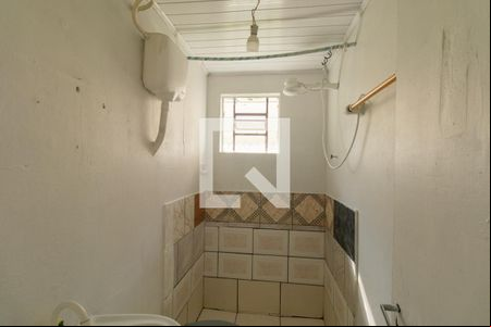 Banheiro Social de casa para alugar com 1 quarto, 20m² em Cidade Industrial, Curitiba