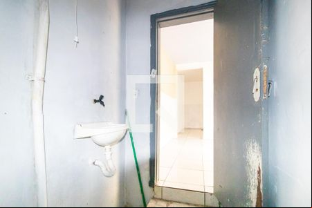 Banheiro de casa para alugar com 1 quarto, 20m² em Cidade Industrial de Curitiba, Curitiba