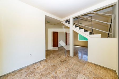 Sala de casa para alugar com 4 quartos, 280m² em Vista Alegre, Belo Horizonte