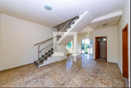 Sala de casa para alugar com 4 quartos, 280m² em Vista Alegre, Belo Horizonte