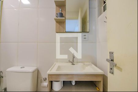 Banheiro de apartamento para alugar com 1 quarto, 37m² em Jardim Sabará, Porto Alegre