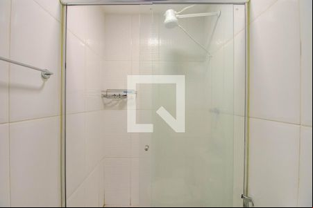 Banheiro de apartamento para alugar com 1 quarto, 37m² em Jardim Sabará, Porto Alegre