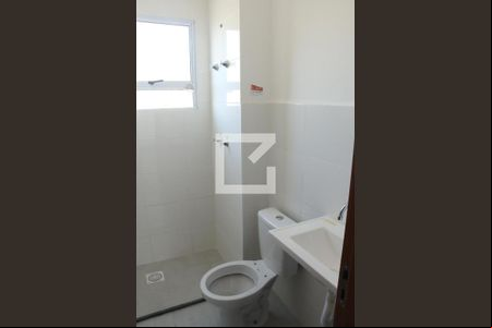 Banheiro de apartamento para alugar com 2 quartos, 42m² em Jardim Alvorada, Nova Iguaçu