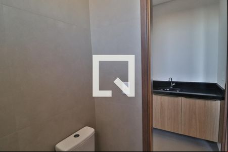 Banheiro de kitnet/studio para alugar com 1 quarto, 34m² em Saraiva, Uberlândia