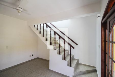 Sala de casa para alugar com 3 quartos, 330m² em Vila Avelina, Nova Iguaçu