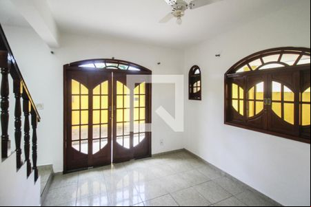 Sala de casa para alugar com 3 quartos, 330m² em Vila Avelina, Nova Iguaçu