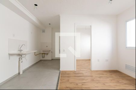 Sala / Cozinha de apartamento para alugar com 2 quartos, 35m² em Conjunto Residencial José Bonifácio, São Paulo