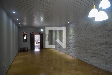 Sala de casa para alugar com 2 quartos, 192m² em Centro, Belford Roxo