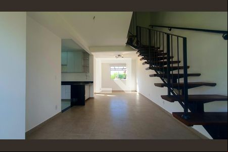 Sala de casa de condomínio para alugar com 2 quartos, 100m² em Balneário Tropical, Paulínia
