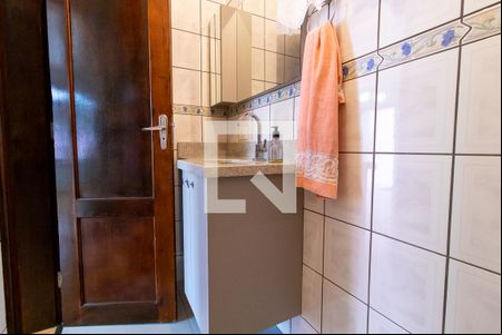 Lavabo de casa para alugar com 3 quartos, 102m² em Novo Mundo, Curitiba