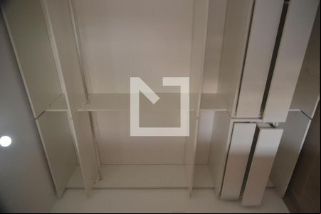 Closet da suíte de apartamento para alugar com 2 quartos, 43m² em Parque das Nações, Santo André