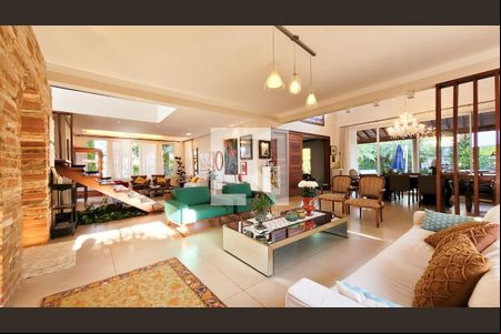 Sala de casa de condomínio para alugar com 4 quartos, 680m² em Vila Bressani, Campinas