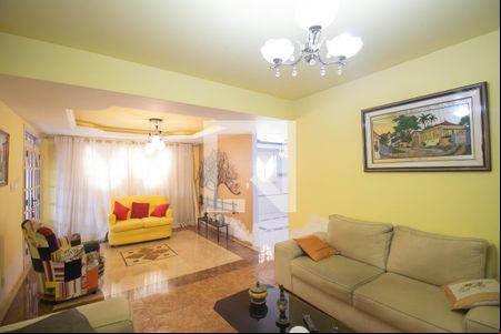 Sala de casa para alugar com 3 quartos, 318m² em Maria Paula, São Gonçalo