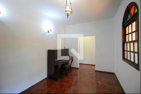 Sala de casa para alugar com 4 quartos, 225m² em Cidade Nova, Belo Horizonte
