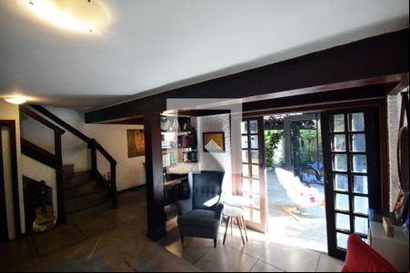 Sala de casa de condomínio à venda com 5 quartos, 198m² em Barra da Tijuca, Rio de Janeiro