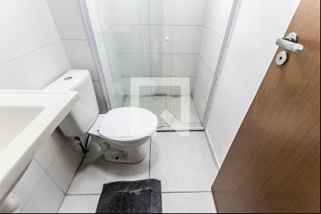 Banheiro de apartamento para alugar com 2 quartos, 48m² em Jardim das Margaridas, Salvador