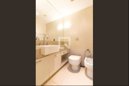 Banheiro da suíte de apartamento para alugar com 1 quarto, 100m² em Leblon, Rio de Janeiro