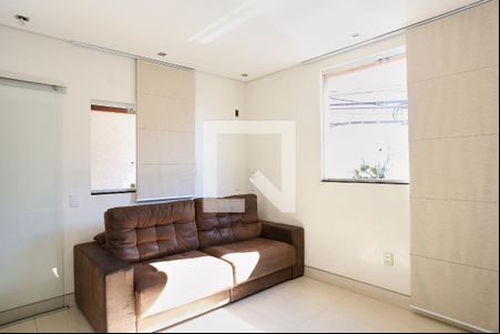Sala de casa à venda com 3 quartos, 217m² em Santa Efigênia, Belo Horizonte