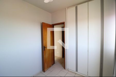 Quarto 2 de apartamento para alugar com 3 quartos, 70m² em Presidente Roosevelt, Uberlândia