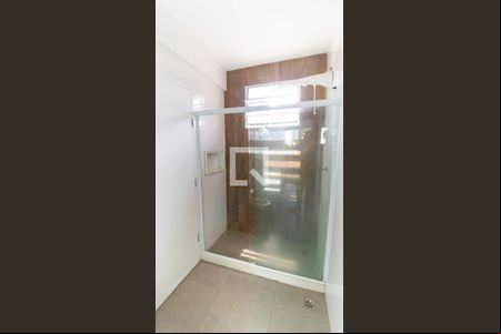 Banheiro de casa de condomínio para alugar com 1 quarto, 90m² em Piratininga, Niterói
