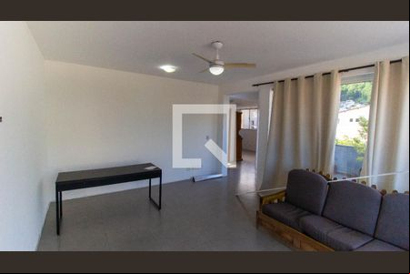 Sala de casa de condomínio para alugar com 1 quarto, 90m² em Piratininga, Niterói