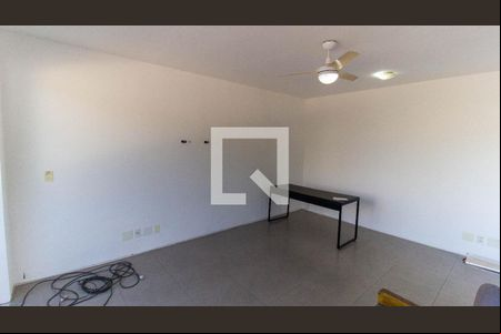 Sala de casa de condomínio para alugar com 1 quarto, 90m² em Piratininga, Niterói