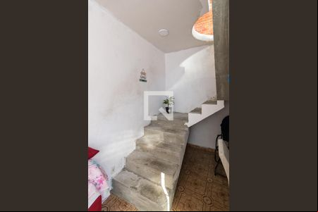 Escadas para os Quartos de apartamento à venda com 3 quartos, 100m² em Bonsucesso, Rio de Janeiro