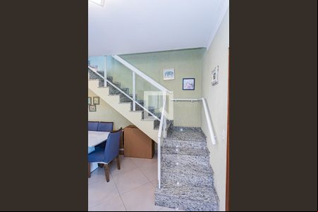 Escada de casa para alugar com 4 quartos, 120m² em Jardim Peri, São Paulo
