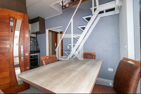 Sala de casa de condomínio para alugar com 3 quartos, 120m² em Sítio Cercado, Curitiba