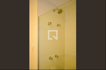 Banheiro de kitnet/studio para alugar com 1 quarto, 27m² em Partenon, Porto Alegre