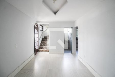 Sala de casa para alugar com 2 quartos, 90m² em Nossa Senhora das Gracas, Nova Iguaçu
