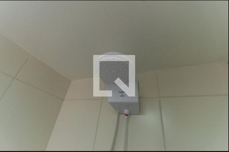 Banheiro de kitnet/studio para alugar com 1 quarto, 17m² em Vila Mangalot, São Paulo