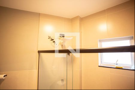 Banheiro de kitnet/studio para alugar com 1 quarto, 28m² em Vila Santa Maria, São Paulo