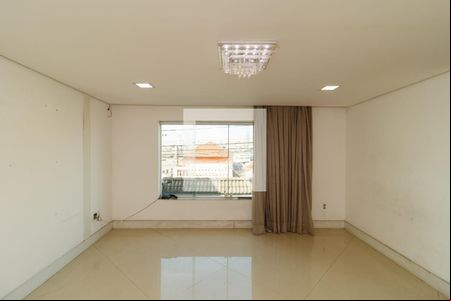 Sala de casa para alugar com 3 quartos, 260m² em Vila Nivi, São Paulo