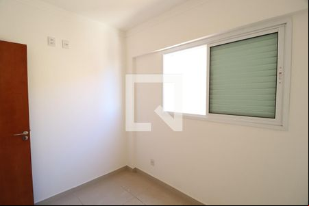 Quarto 2 - Suíte de apartamento para alugar com 2 quartos, 60m² em Santa Mônica, Uberlândia
