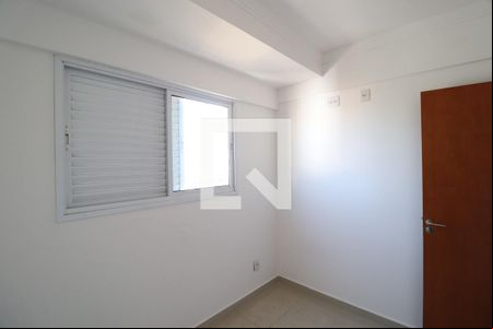 Quarto 1 de apartamento para alugar com 2 quartos, 60m² em Santa Mônica, Uberlândia