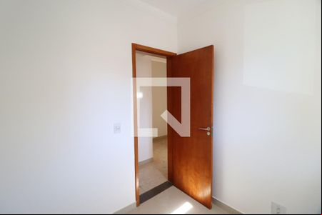 Quarto 2 de apartamento para alugar com 3 quartos, 69m² em Santa Mônica, Uberlândia
