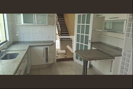 Casa à venda com 3 quartos, 186m² em Butantã, São Paulo